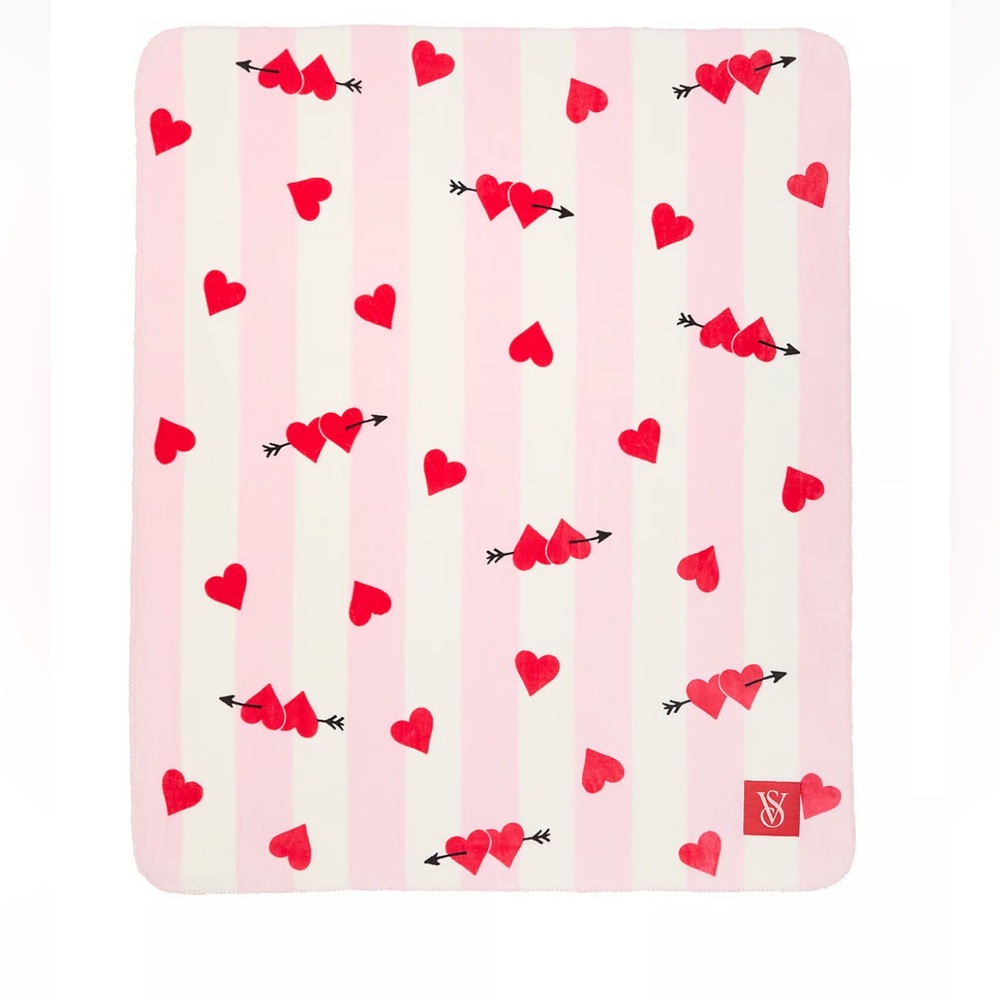 Victoria Secret 2025 limited edition fleece Valentine's Day heart blanket NEW